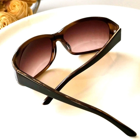 😎 Saks Fifth Ave Sunglasses - Picture 1 of 3